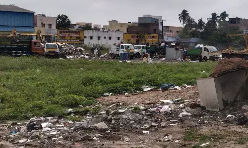 தூத்துக்குடி சிவன் கோயில் மைதானத்தில் மாநகராட்சி குப்பைகள் தூத்துக்குடி சிவன் கோயில் மைதானத்தில் மாநகராட்சி குப்பைகள்