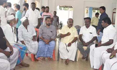 ஏரல் அருகே மழை வெள்ளத்தால் பாதிக்கப்பட்ட பகுதிகளில் அமைச்சர் மஸ்தான் ஆய்வு ஏரல் அருகே மழை வெள்ளத்தால் பாதிக்கப்பட்ட பகுதிகளில் அமைச்சர் மஸ்தான் ஆய்வு