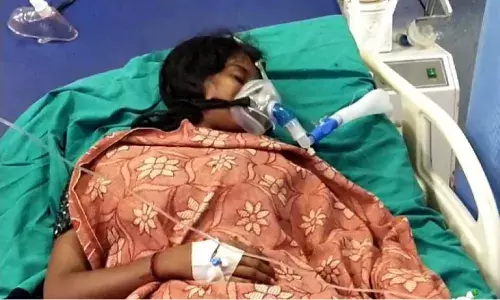 தூத்துக்குடி அருகே குளத்தில் குளித்த பள்ளி மாணவி உள்ளிட்ட இருவர் உயிரிழப்பு தூத்துக்குடி அருகே குளத்தில் குளித்த பள்ளி மாணவி உள்ளிட்ட இருவர் உயிரிழப்பு