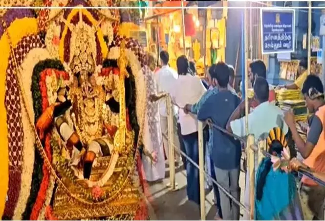 ஆங்கில புத்தாண்டு: வழிபாட்டுத் தலங்களில் குவிந்த மக்கள் ஆங்கில புத்தாண்டு: வழிபாட்டுத் தலங்களில் குவிந்த மக்கள்