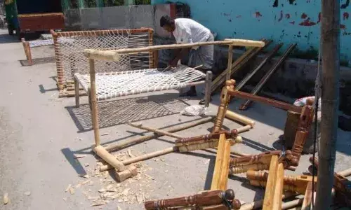 கயிற்றுக் கட்டில் விற்பனை ஜோர்..! கயிற்றுக் கட்டில் விற்பனை ஜோர்..!