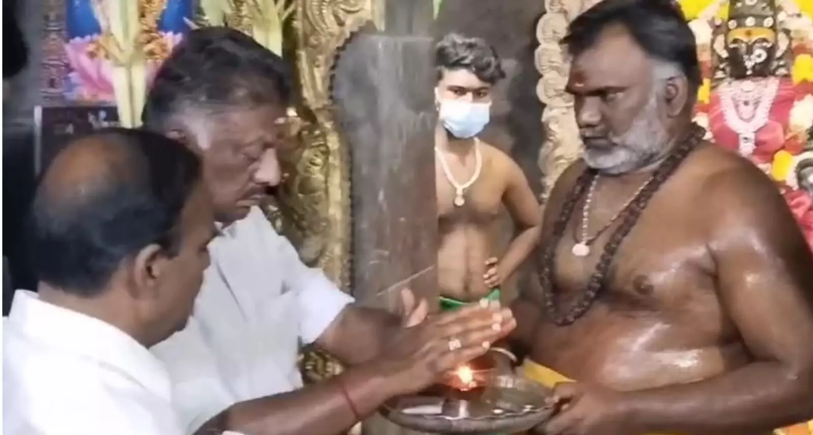 அதிமுக தொண்டர்கள் மீட்பு குழு சார்பில் திருவள்ளூர் மாவட்ட ஆலோசனைக் கூட்டம்; ஓபிஎஸ் பங்கேற்பு அதிமுக தொண்டர்கள் மீட்பு குழு சார்பில் திருவள்ளூர் மாவட்ட ஆலோசனைக் கூட்டம்; ஓபிஎஸ் பங்கேற்பு