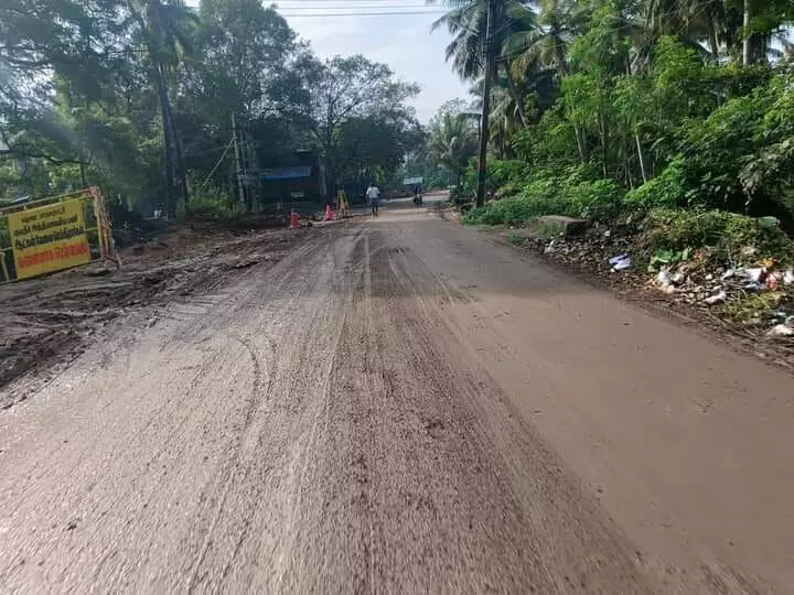 மதுரை மாவட்டம் சோழவந்தான் அருகே சாலைகளால் பொதுமக்கள் பாதிப்பு மதுரை மாவட்டம் சோழவந்தான் அருகே சாலைகளால் பொதுமக்கள் பாதிப்பு