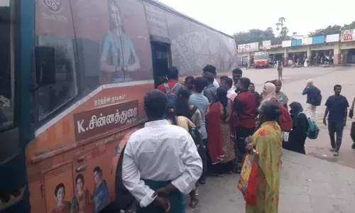 தென்காசி மாவட்டத்தில் 80 சதவீத பேருந்துகள் இயக்கம்! தென்காசி மாவட்டத்தில் 80 சதவீத பேருந்துகள் இயக்கம்!
