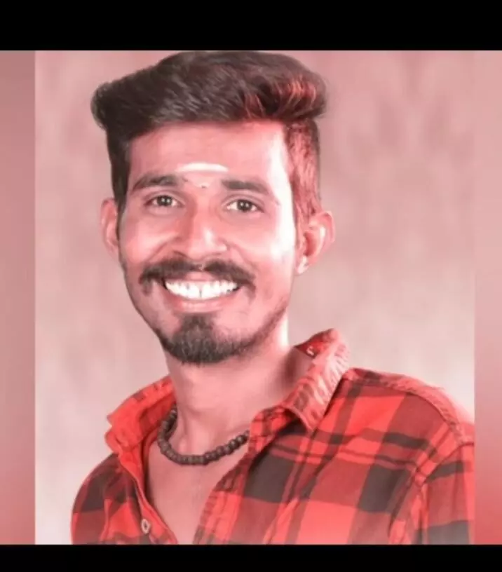 சோழவந்தான் அருகே டாஸ்மாக் முன்பு துணிகரம்:பழைய குற்றவாளி வெட்டிக் கொலை சோழவந்தான் அருகே டாஸ்மாக் முன்பு துணிகரம்:பழைய குற்றவாளி வெட்டிக் கொலை