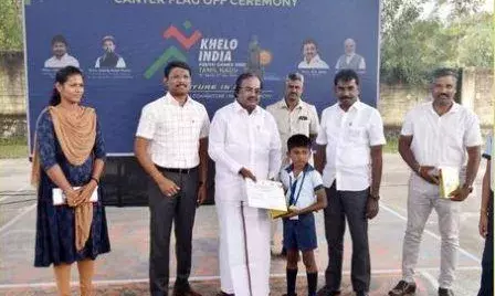 கேலோ இந்தியா விழிப்புணா்வுப் போட்டிகளில் வென்ற மாணவா்களுக்கு பரிசு கேலோ இந்தியா விழிப்புணா்வுப் போட்டிகளில் வென்ற மாணவா்களுக்கு பரிசு