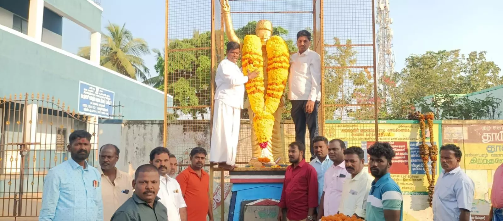 எல்லாபுரம் தெற்கு ஒன்றிய அதிமுக சார்பில் எம்ஜிஆர் பிறந்த நாள் விழா எல்லாபுரம் தெற்கு ஒன்றிய அதிமுக சார்பில் எம்ஜிஆர் பிறந்த நாள் விழா