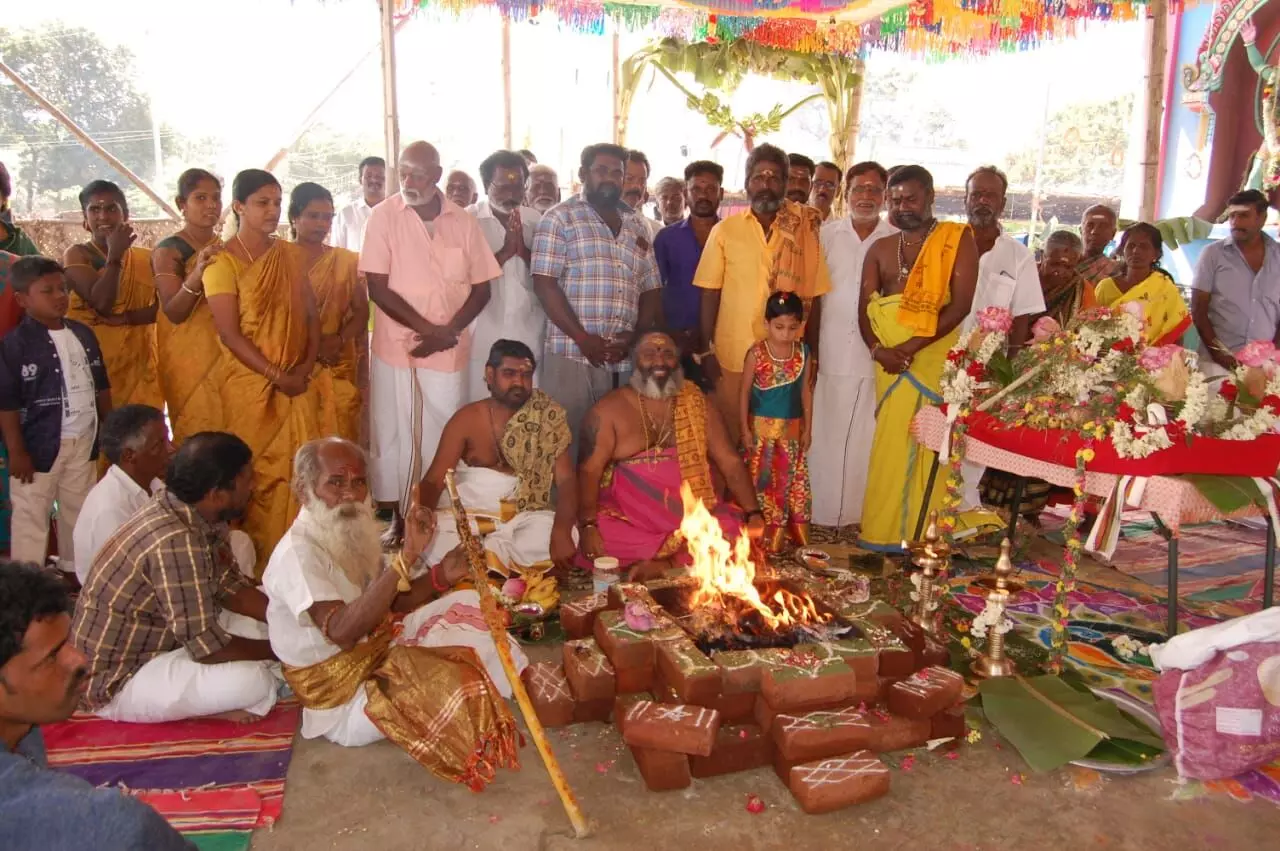 அலங்காநல்லூர் அருகே கோயில் வருஷாபிஷே விழா:பக்தர்கள் தரிசனம் அலங்காநல்லூர் அருகே கோயில் வருஷாபிஷே விழா:பக்தர்கள் தரிசனம்
