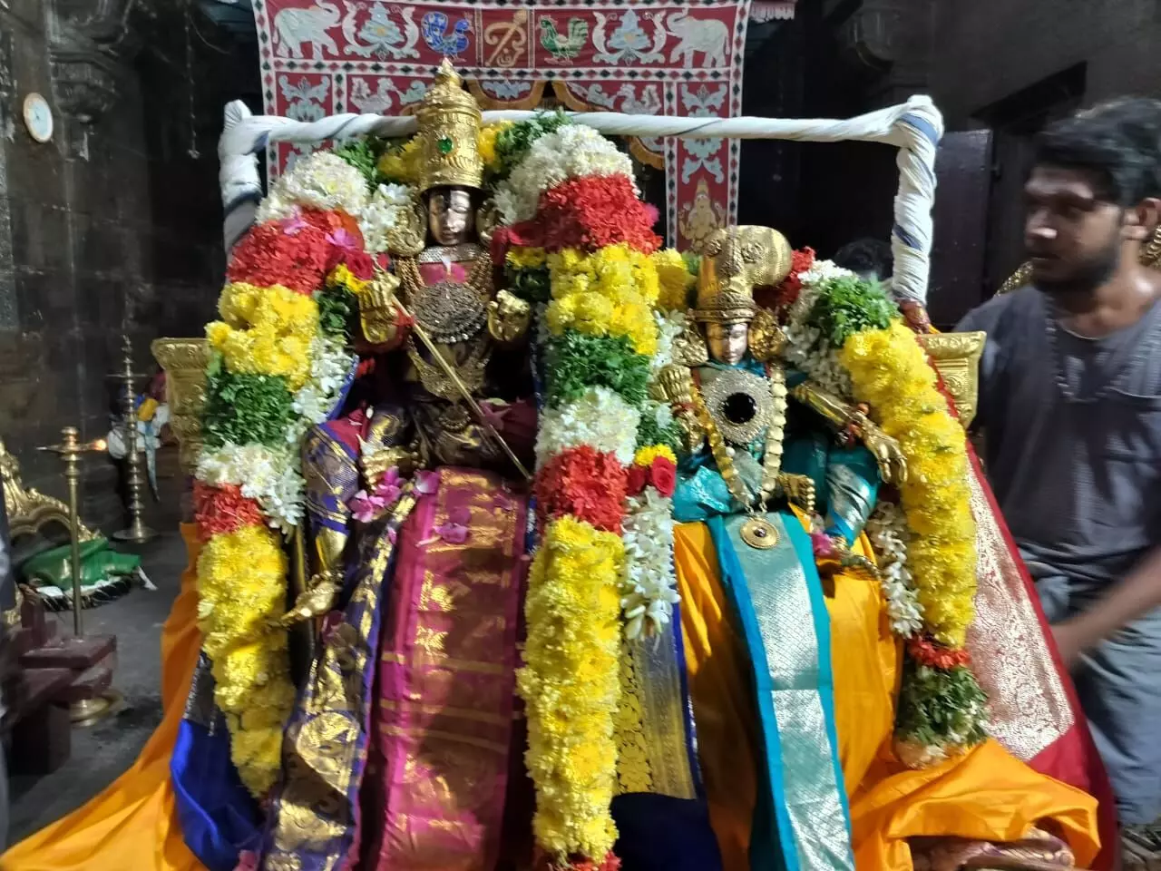 திருப்பரங்குன்றம் முருகன் கோவில் தேரோட்டம் திருப்பரங்குன்றம் முருகன் கோவில் தேரோட்டம்