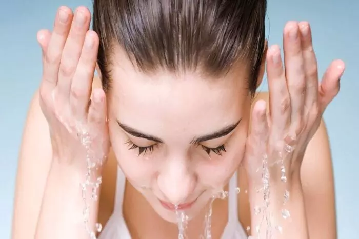 Tips for glowing face- முகம் பளபளப்பாக இருக்க பெண்கள் பின்பற்ற வேண்டிய வழிமுறைகள் இதுதான்! Tips for glowing face- முகம் பளபளப்பாக இருக்க பெண்கள் பின்பற்ற வேண்டிய வழிமுறைகள் இதுதான்!