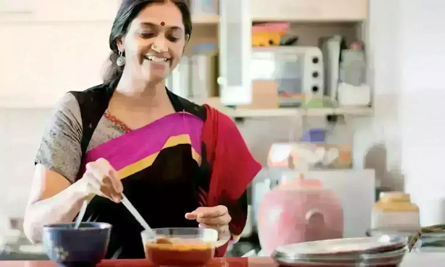 தோசைக்கல்லில் மாவு ஒட்டாமல் தோசை சுடுவது எப்படி? - இல்லத்தரசிகளுக்கு பயனளிக்கும் சமையல் டிப்ஸ்! தோசைக்கல்லில் மாவு ஒட்டாமல் தோசை சுடுவது எப்படி? - இல்லத்தரசிகளுக்கு பயனளிக்கும் சமையல் டிப்ஸ்!