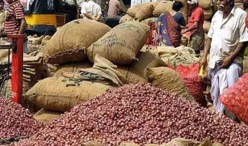 சின்ன வெங்காயம் விலை கடும் சரிவு: கிலோ ரூ.20-க்கு விற்பனை சின்ன வெங்காயம் விலை கடும் சரிவு: கிலோ ரூ.20-க்கு விற்பனை