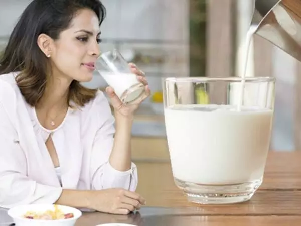 Milk for weight loss- உடல் எடையை குறைக்க, பாலை எப்படி குடிக்கணும் என்று தெரியுமா ? Milk for weight loss- உடல் எடையை குறைக்க, பாலை எப்படி குடிக்கணும் என்று தெரியுமா ?