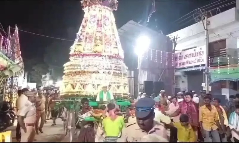 திருப்பரங்குன்றத்தில் சந்தனக்கூடு திருவிழா கோலாகலம் திருப்பரங்குன்றத்தில் சந்தனக்கூடு திருவிழா கோலாகலம்