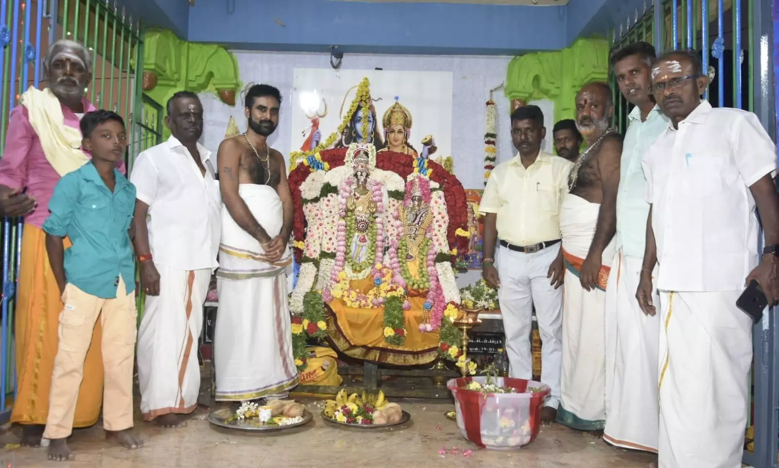 மதுரை அருகே திருவேடகம் ஏடகநாதர் சுவாமி ஆலய தெப்ப திருவிழா மதுரை அருகே திருவேடகம் ஏடகநாதர் சுவாமி ஆலய தெப்ப திருவிழா