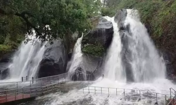 Kutralam Season-குளு..குளு.. குற்றாலம் போகலாம் வாங்க..! Kutralam Season-குளு..குளு.. குற்றாலம் போகலாம் வாங்க..!