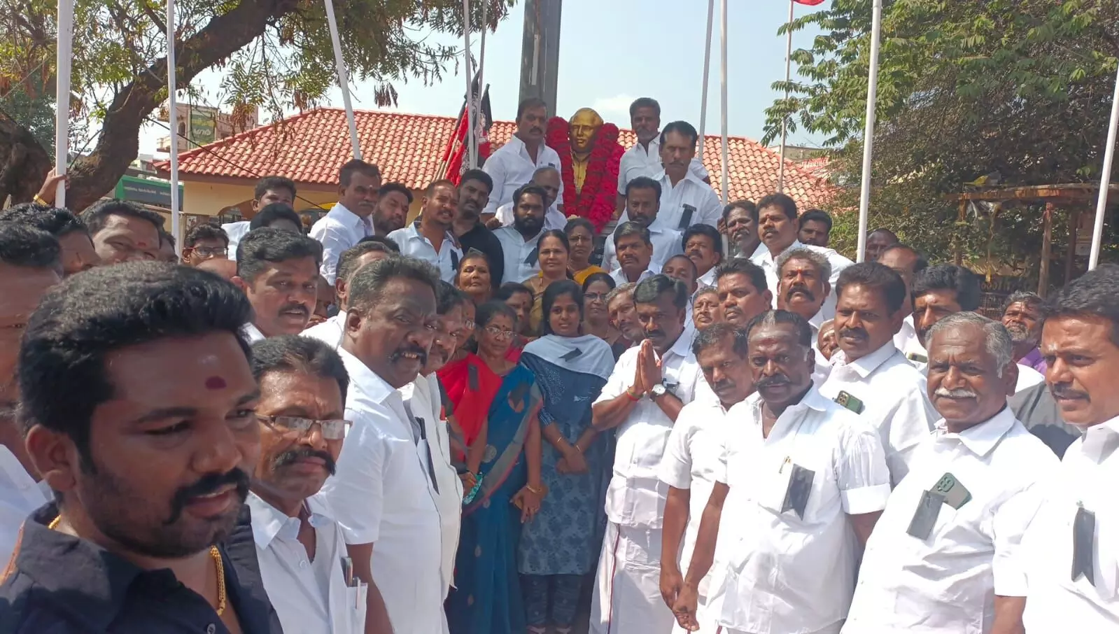 வாடிப்பட்டி திமுக சார்பில் அண்ணா நினைவு தினம் அனுசரிப்பு வாடிப்பட்டி திமுக சார்பில் அண்ணா நினைவு தினம் அனுசரிப்பு