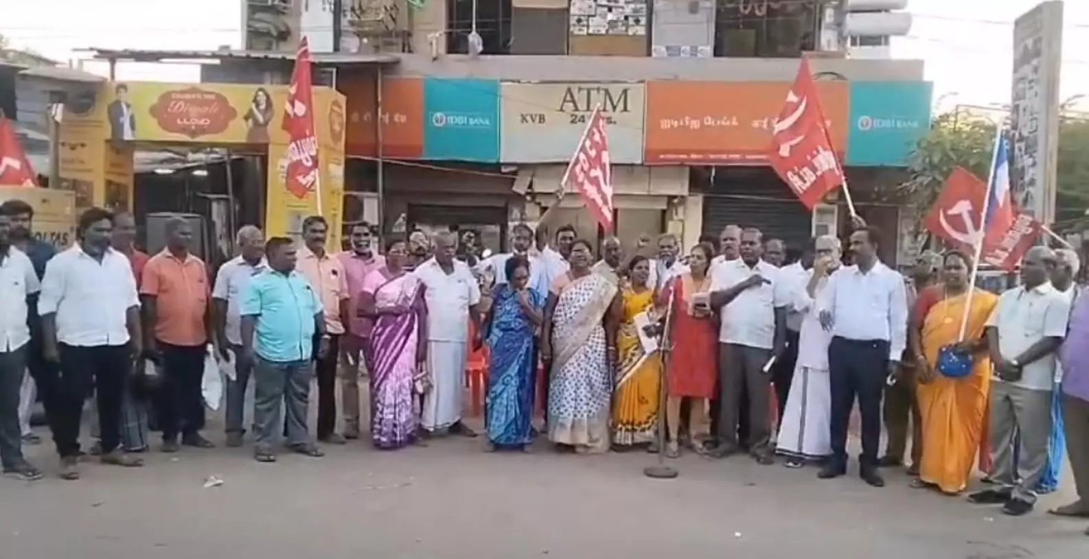 காரனோடையில் கோரிக்கைகளை வலியுறுத்தி இடதுசாரிகள் சார்பில் ஆர்ப்பாட்டம் காரனோடையில் கோரிக்கைகளை வலியுறுத்தி இடதுசாரிகள் சார்பில் ஆர்ப்பாட்டம்