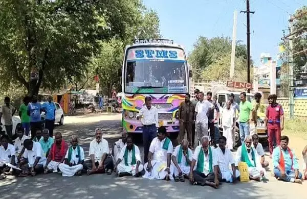 திருவண்ணாமலை; அதிகாரிகள் வராததை கண்டித்து விவசாயிகள் சாலை மறியல் திருவண்ணாமலை; அதிகாரிகள் வராததை கண்டித்து விவசாயிகள் சாலை மறியல்