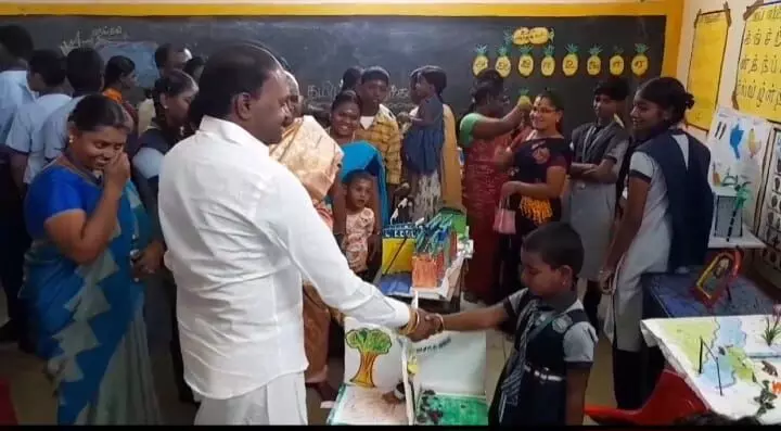 சோழவந்தான் தனியார் பள்ளி அறிவியல் கண்காட்சியில் அசத்திய மாணவர்கள் சோழவந்தான் தனியார் பள்ளி அறிவியல் கண்காட்சியில் அசத்திய மாணவர்கள்