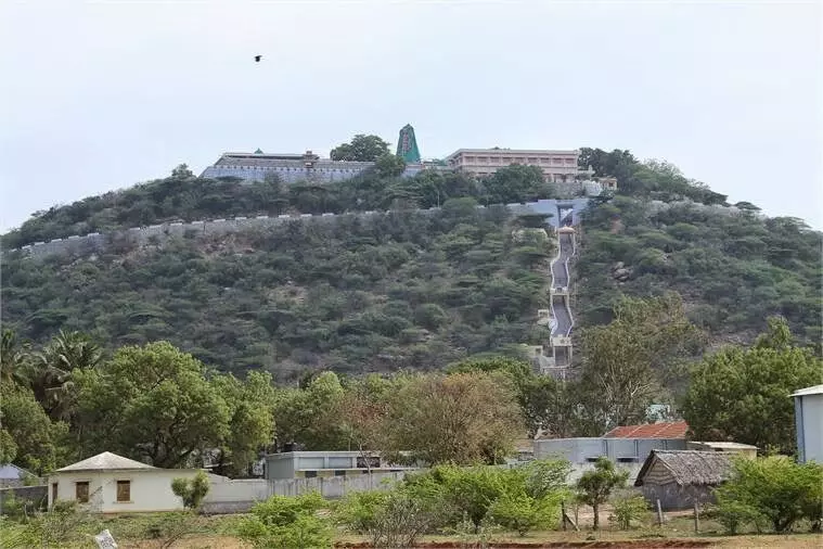 History of Sivanmalai Murugan Temple- பிரசித்தி பெற்ற சிவன்மலை முருகன் கோவில் வரலாறு - தெரிஞ்சுக்கலாமா? History of Sivanmalai Murugan Temple- பிரசித்தி பெற்ற சிவன்மலை முருகன் கோவில் வரலாறு - தெரிஞ்சுக்கலாமா?