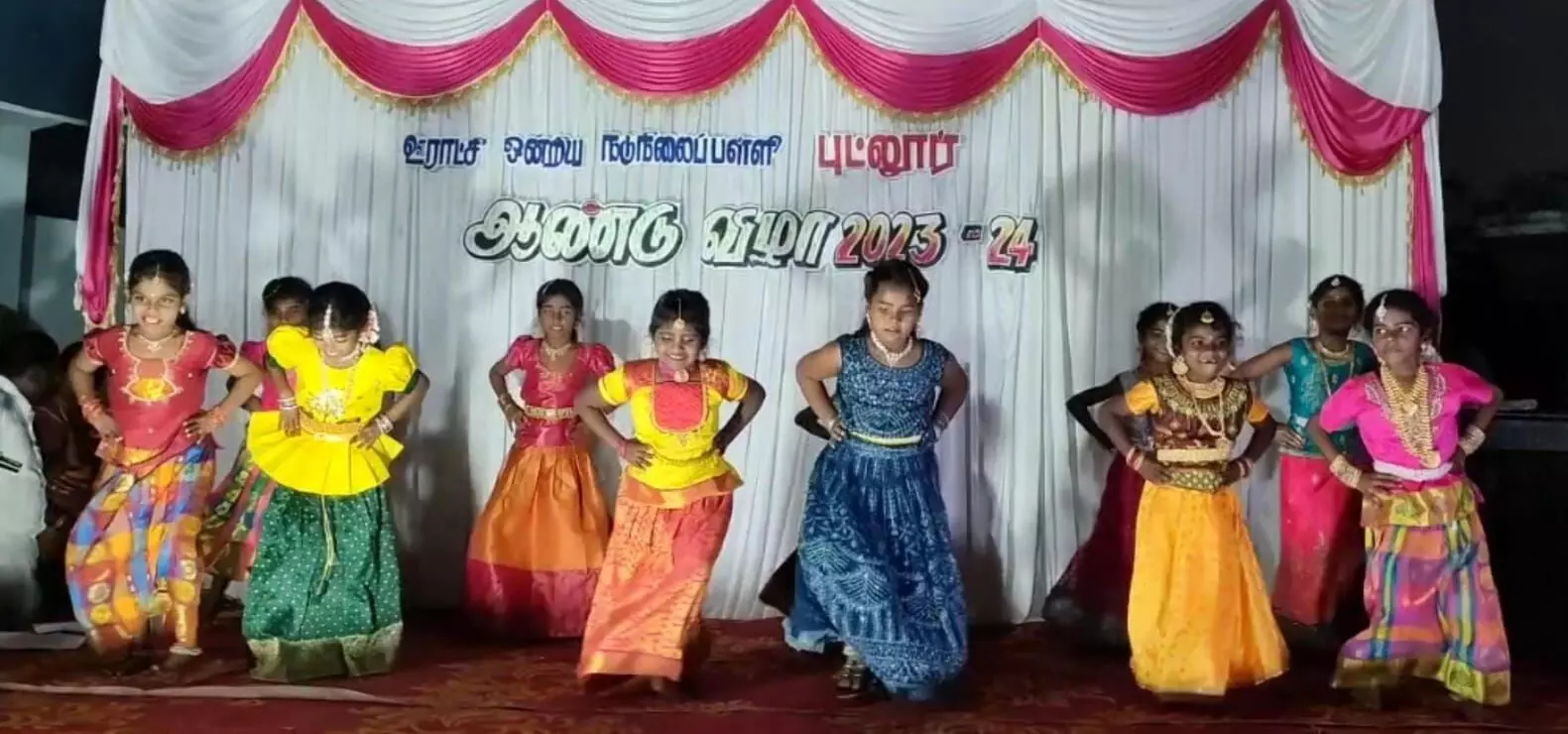 புட்லூர் ஊராட்சியில் பள்ளி ஆண்டு விழா புட்லூர் ஊராட்சியில் பள்ளி ஆண்டு விழா