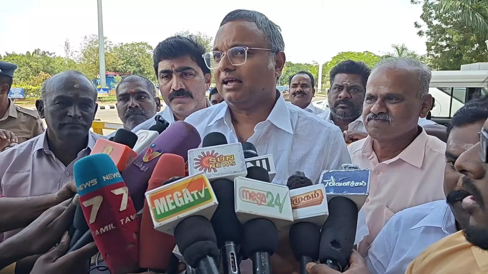 தமிழகத்தில் இந்தியா கூட்டணி தேர்தலில் அதிக இடங்களை கைப்பற்றும் - கார்த்திக் சிதம்பரம் உறுதி தமிழகத்தில் இந்தியா கூட்டணி தேர்தலில் அதிக இடங்களை கைப்பற்றும் - கார்த்திக் சிதம்பரம் உறுதி