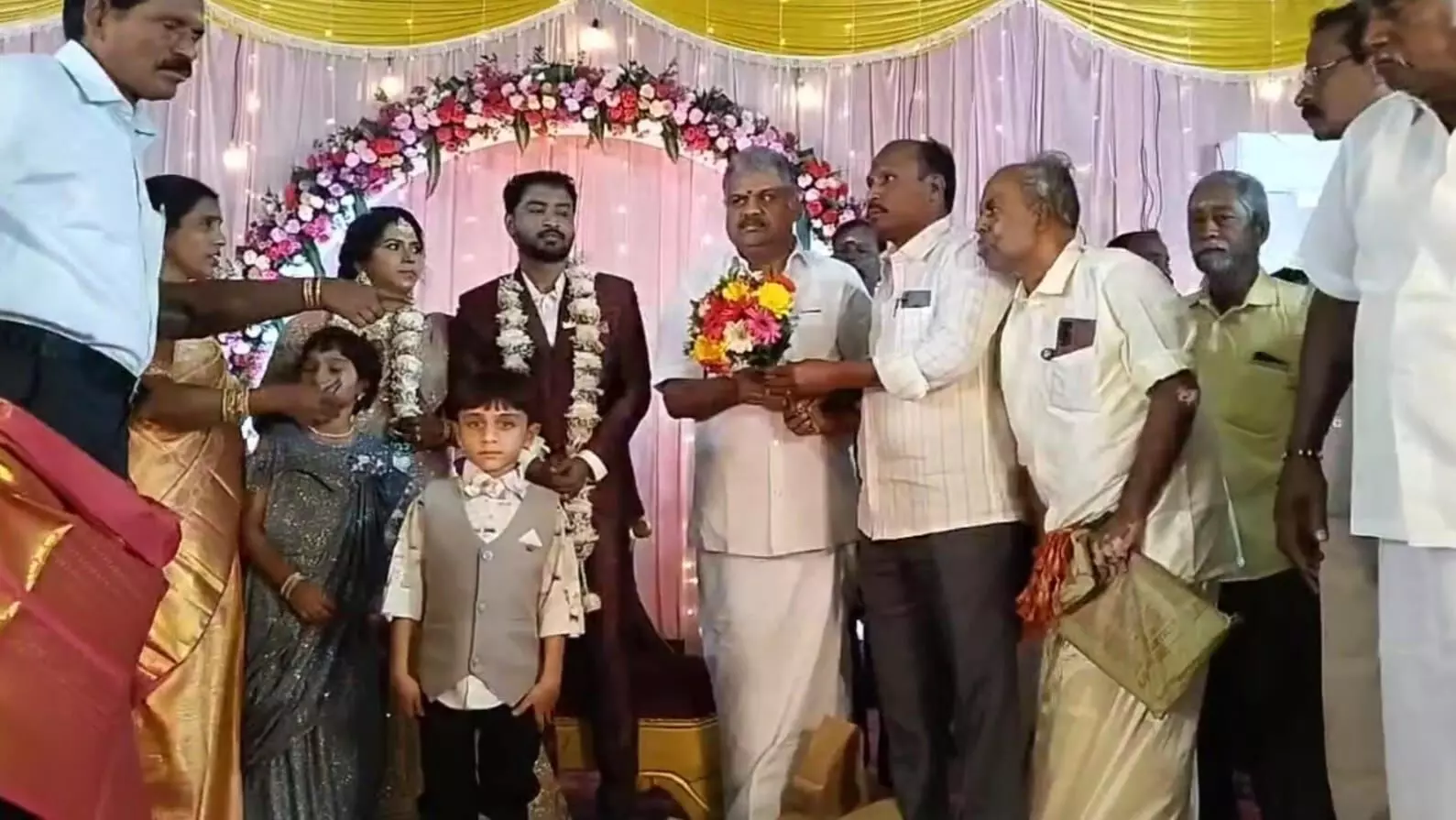பொன்னேரி தமாகா நிர்வாகி இல்ல திருமண விழாவில் தலைவர் ஜி.கே. வாசன் பேச்சு பொன்னேரி தமாகா நிர்வாகி இல்ல திருமண விழாவில் தலைவர் ஜி.கே. வாசன் பேச்சு