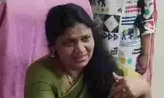 லஞ்சம் வாங்கி மாட்டிக்கொண்டபின்  அழுத பெண் இன்ஜினியர்..! (செய்திக்குள் வீடியோ) லஞ்சம் வாங்கி மாட்டிக்கொண்டபின்  அழுத பெண் இன்ஜினியர்..! (செய்திக்குள் வீடியோ)