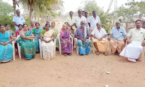 காற்றாலை நிறுவனத்தை கண்டித்து விவசாயிகள் போராட்டம் காற்றாலை நிறுவனத்தை கண்டித்து விவசாயிகள் போராட்டம்