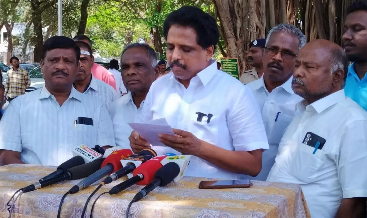 ரயில்வே மைதானம் தனியார் வசம் ஒப்படைக்கப் படாது: எம்.பி ரயில்வே மைதானம் தனியார் வசம் ஒப்படைக்கப் படாது: எம்.பி