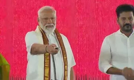 அடிலாபாத்தில் ரூ.56,000 கோடிக்கும் அதிக மதிப்பிலான திட்டங்களைப் பிரதமர் துவக்கம் அடிலாபாத்தில் ரூ.56,000 கோடிக்கும் அதிக மதிப்பிலான திட்டங்களைப் பிரதமர் துவக்கம்