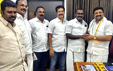 நாமக்கல் மாநகராட்சியாக தரம் உயர்த்த பாடுபட்ட ராஜேஷ்குமாருக்கு பாராட்டு நாமக்கல் மாநகராட்சியாக தரம் உயர்த்த பாடுபட்ட ராஜேஷ்குமாருக்கு பாராட்டு