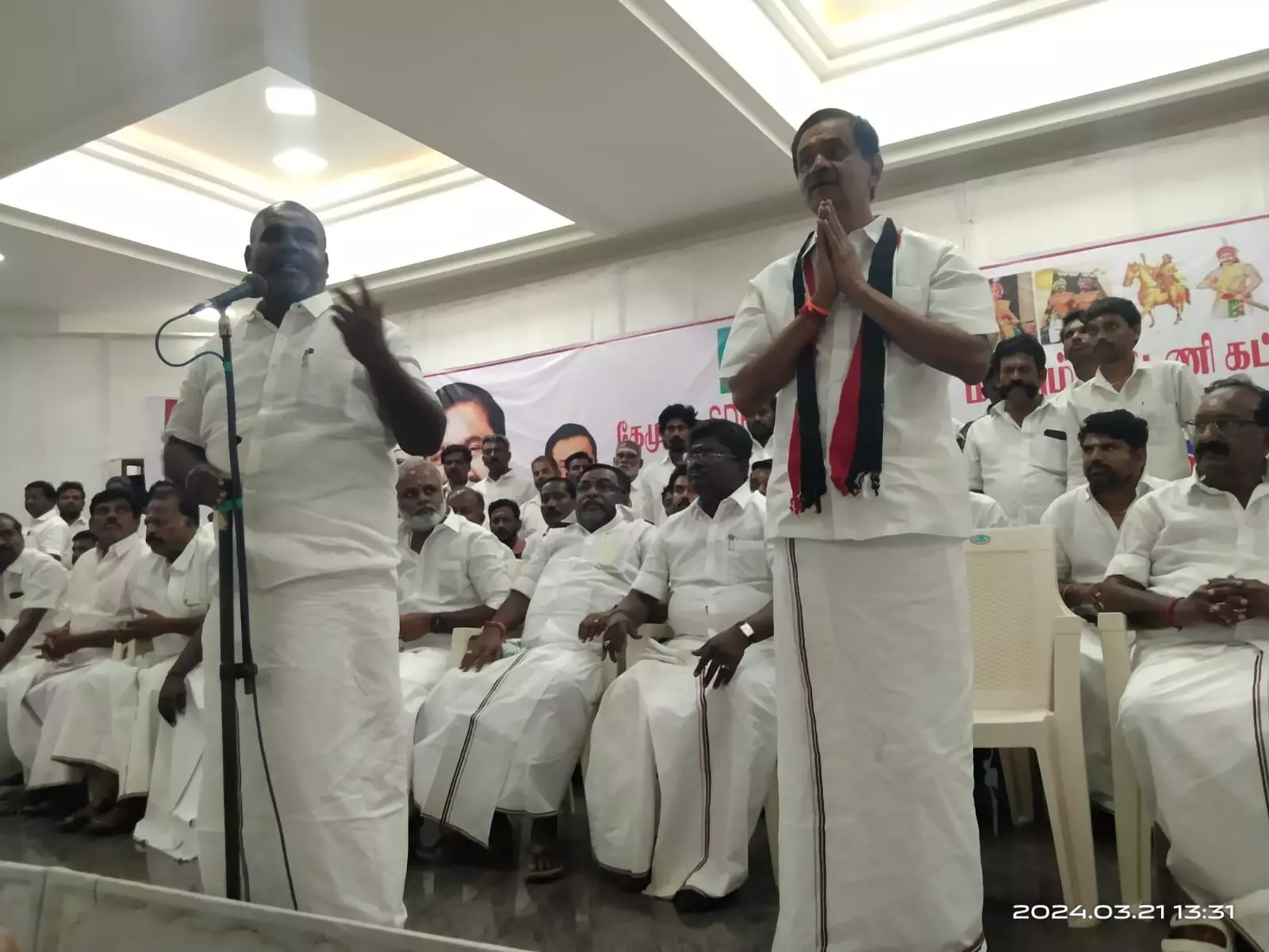சோழவந்தானில், நாடாளு மன்ற அதிமுக வேட்பாளர் அறிமுக விழா! சோழவந்தானில், நாடாளு மன்ற அதிமுக வேட்பாளர் அறிமுக விழா!