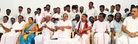 அதிமுக வேட்பாளா் அறிமுகக் கூட்டம் அதிமுக வேட்பாளா் அறிமுகக் கூட்டம்