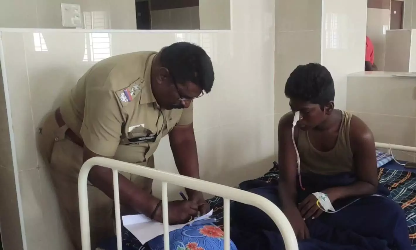 பள்ளியிலிருந்து 3 நாட்கள் நீக்கம்: மாணவன் தற்கொலை முயற்சி பள்ளியிலிருந்து 3 நாட்கள் நீக்கம்: மாணவன் தற்கொலை முயற்சி