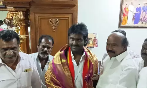ராஜன் செல்லப்பாவிடம் வாழ்த்து பெற்ற தேமுதிக வேட்பாளர் விஜய பிரபாகரன் ராஜன் செல்லப்பாவிடம் வாழ்த்து பெற்ற தேமுதிக வேட்பாளர் விஜய பிரபாகரன்