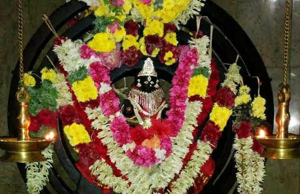 இரவில் மட்டுமே திறந்திருக்கும் ஒரு கோவில் பற்றி உங்களுக்குத் தெரியுமா? இரவில் மட்டுமே திறந்திருக்கும் ஒரு கோவில் பற்றி உங்களுக்குத் தெரியுமா?