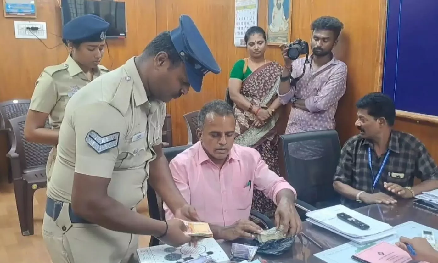 வாகன சோதனையில் 1 லட்சத்து 72 ஆயிரம் ரூபாய் பணம் பறிமுதல்..! வாகன சோதனையில் 1 லட்சத்து 72 ஆயிரம் ரூபாய் பணம் பறிமுதல்..!
