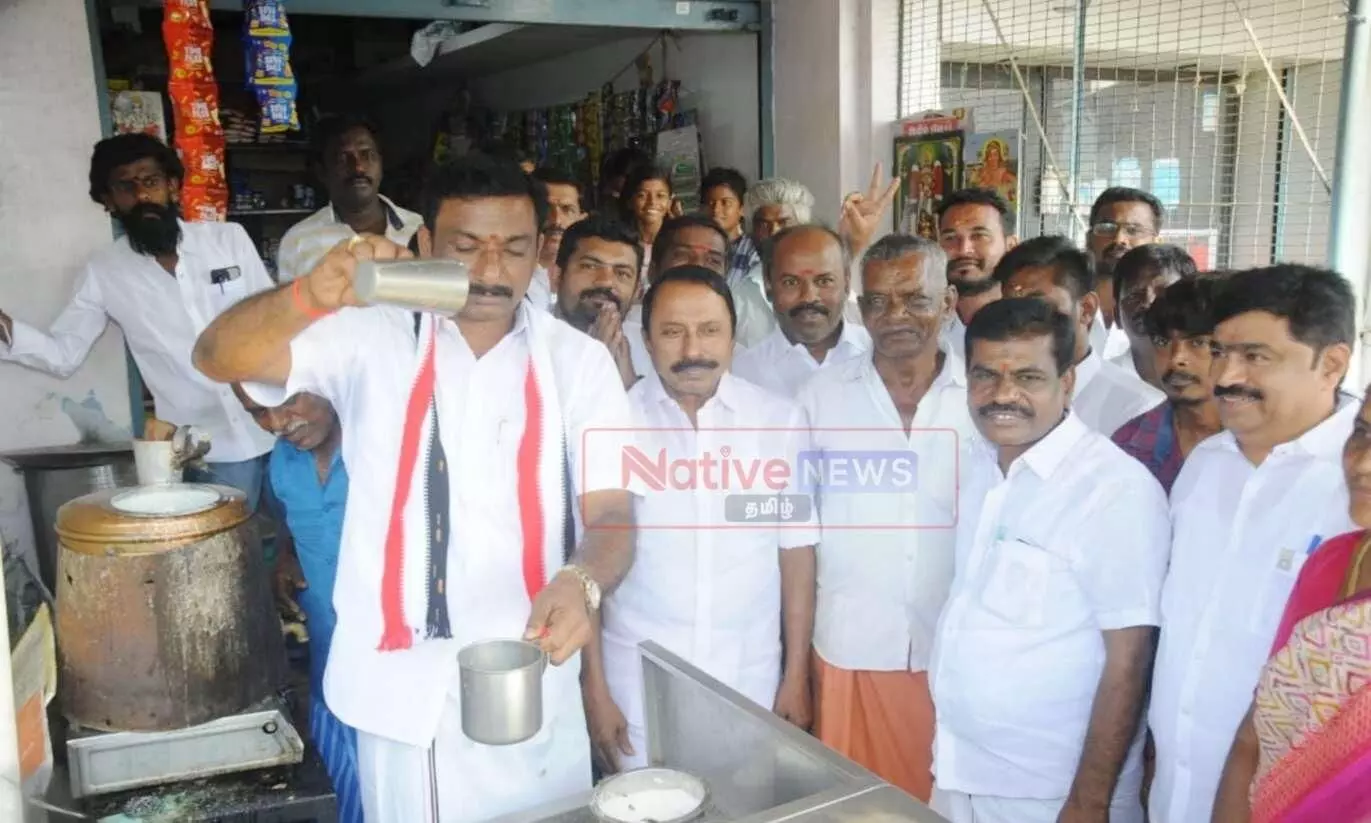 கோபி: திருப்பூர் தொகுதி அதிமுக வேட்பாளர் டீ போட்டு வாக்கு சேகரிப்பு கோபி: திருப்பூர் தொகுதி அதிமுக வேட்பாளர் டீ போட்டு வாக்கு சேகரிப்பு