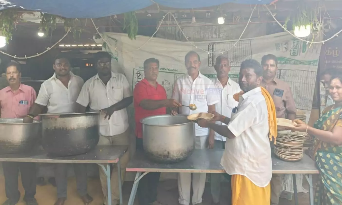 ஈரோடு நேதாஜி தினசரி மார்க்கெட் கனி வணிகர்கள் சங்கம் சார்பில் அன்னதானம் ஈரோடு நேதாஜி தினசரி மார்க்கெட் கனி வணிகர்கள் சங்கம் சார்பில் அன்னதானம்