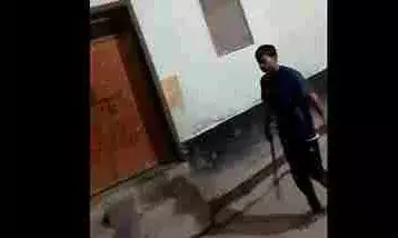 ஓட.. ஓட..விரட்டி தாயை அடிக்கும் பாசக்கார மகன்..!  (வீடியோ உள்ளே)