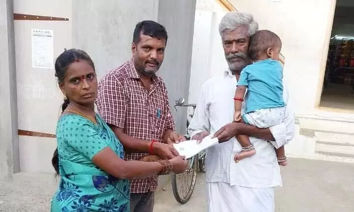 குமாரபாளையத்தில் பூத் சிலிப் வழங்கும் பணி துவக்கம் குமாரபாளையத்தில் பூத் சிலிப் வழங்கும் பணி துவக்கம்