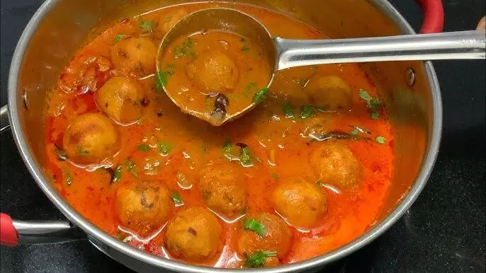 பருப்பு உருண்டை குழம்பு - சுவையான செய்முறை தெரிஞ்சுக்கலாமா? பருப்பு உருண்டை குழம்பு - சுவையான செய்முறை தெரிஞ்சுக்கலாமா?