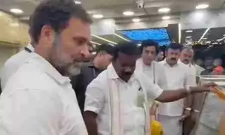 ஸ்டாலின் அண்ணனுக்கு மைசூர் பாக்..! ராகுல் தம்பி கொடுத்து மகிழ்ச்சி..!