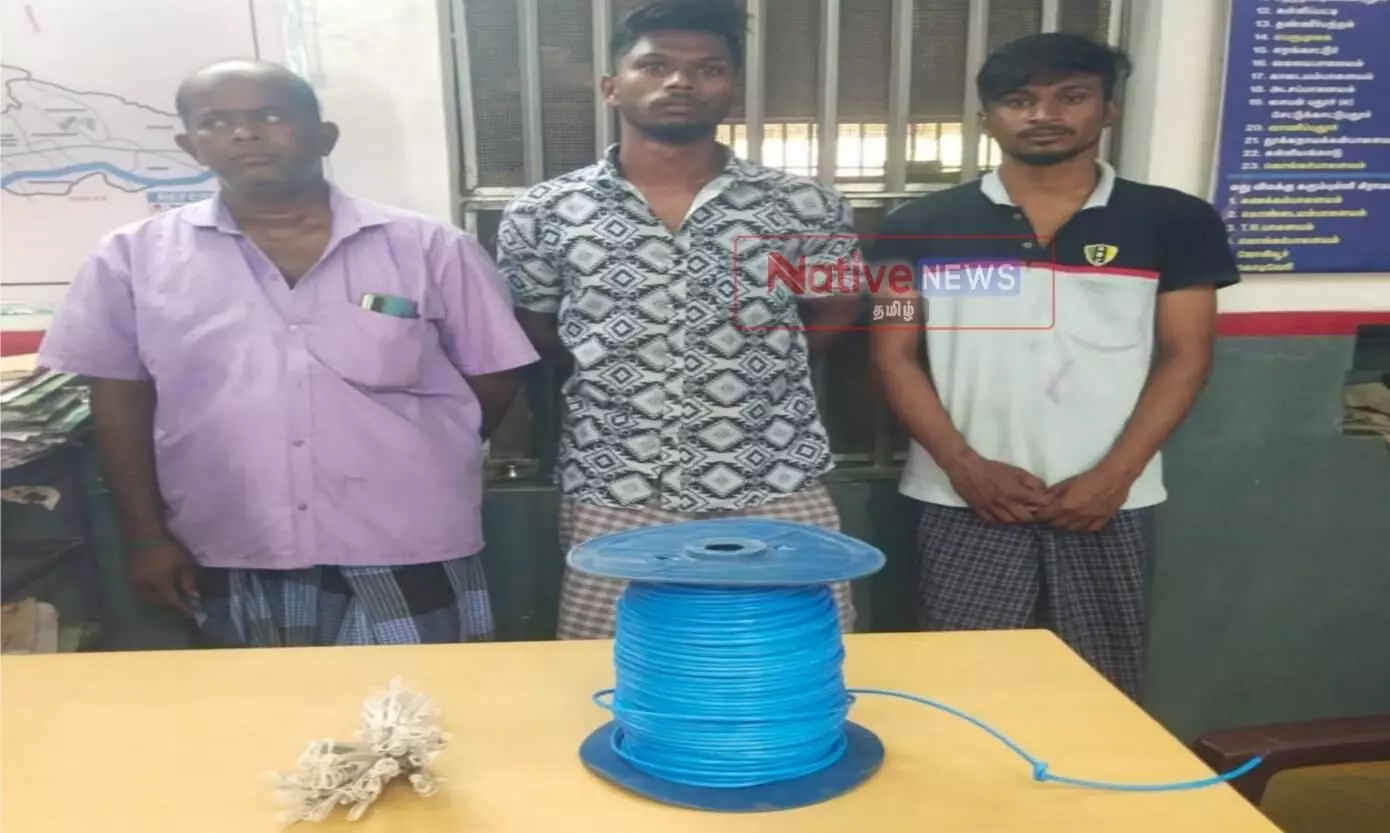 கோபி அருகே இருசக்கர வாகனத்தில் வெடிபொருட்களை கொண்டு சென்ற 3 பேர் கைது கோபி அருகே இருசக்கர வாகனத்தில் வெடிபொருட்களை கொண்டு சென்ற 3 பேர் கைது
