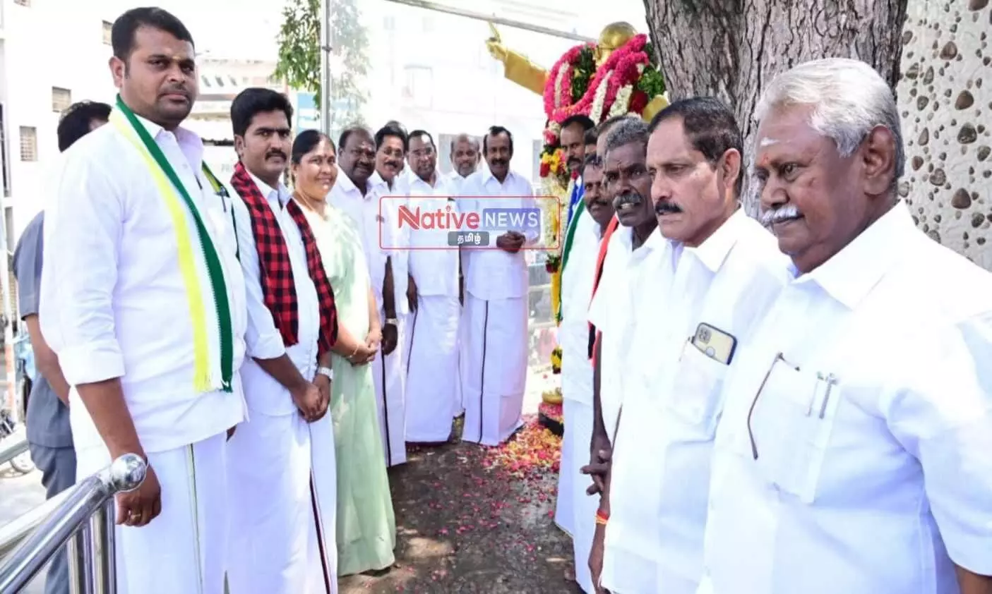ஈரோட்டில் அம்பேத்கர் சிலைக்கு தி.மு.க.வினர் மாலை அணிவித்து மரியாதை ஈரோட்டில் அம்பேத்கர் சிலைக்கு தி.மு.க.வினர் மாலை அணிவித்து மரியாதை