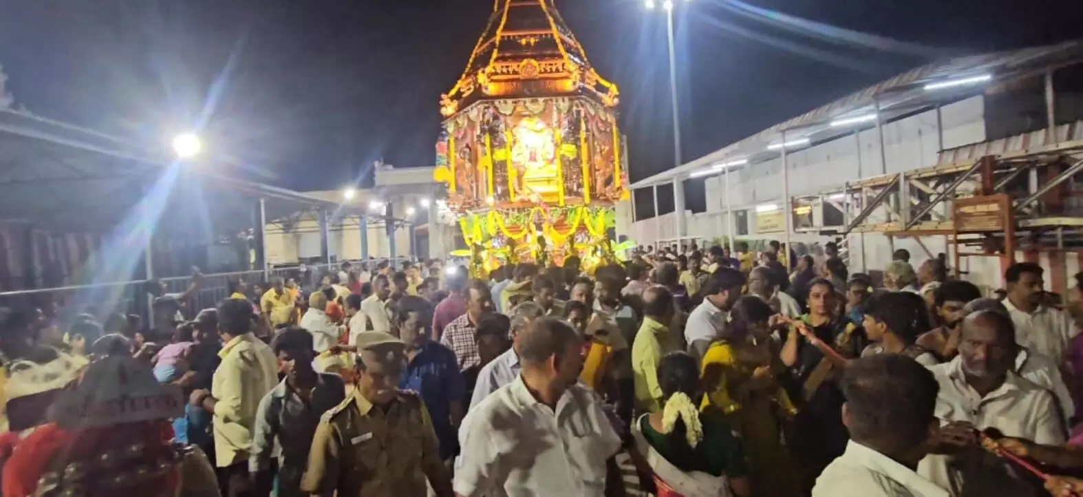 திருத்தணி முருகன் கோவிலில் சித்திரை பெருவிழா தேரோட்டம் திருத்தணி முருகன் கோவிலில் சித்திரை பெருவிழா தேரோட்டம்