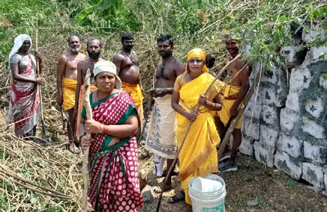 பச்சைமலை பகுதியில் நடைபெற்ற உழவாரப்பணியில் பங்கேற்ற சிவனடியார்கள் பச்சைமலை பகுதியில் நடைபெற்ற உழவாரப்பணியில் பங்கேற்ற சிவனடியார்கள்