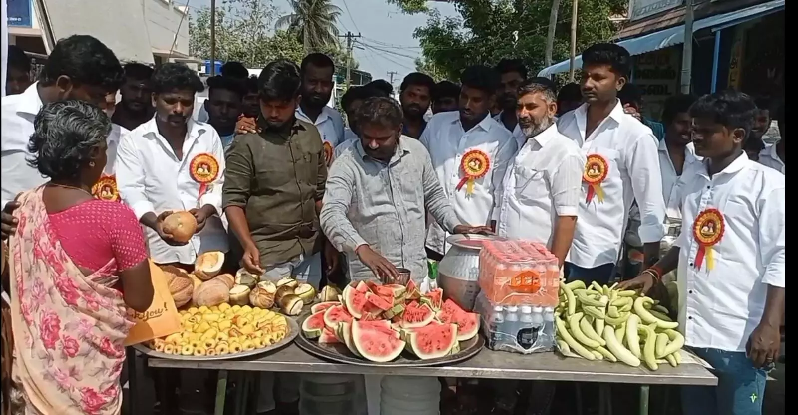 காஞ்சிபுரம் அருகே தமிழக வெற்றிக் கழகம் சார்பில் தண்ணீர் பந்தல் திறப்பு காஞ்சிபுரம் அருகே தமிழக வெற்றிக் கழகம் சார்பில் தண்ணீர் பந்தல் திறப்பு